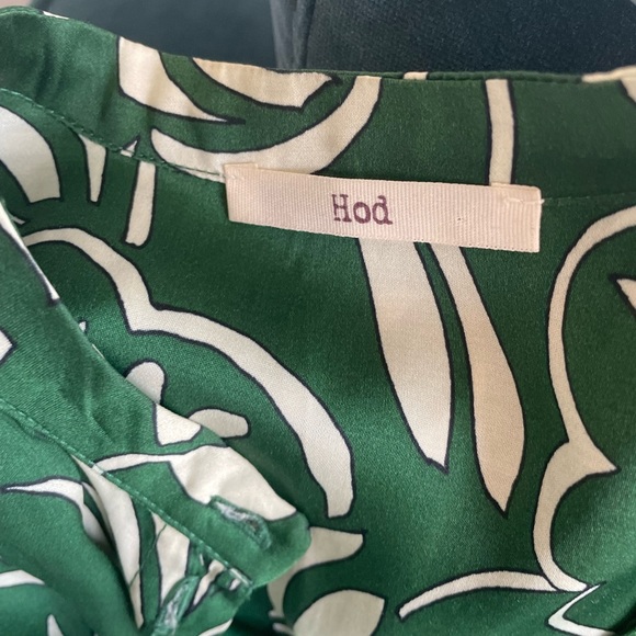 Loose-fitting XS French silk shirt dress with belt. - Picture 1 of 2